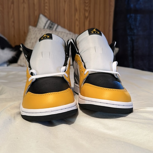 Men’s Jordan 1 Retro in Yellow Ochre size 11 - Picture 3 of 3